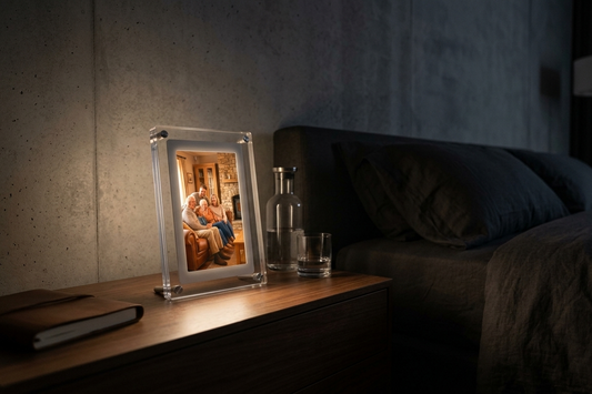 5-inch Digital Photo Frame — Auto-Rotate & Video Player